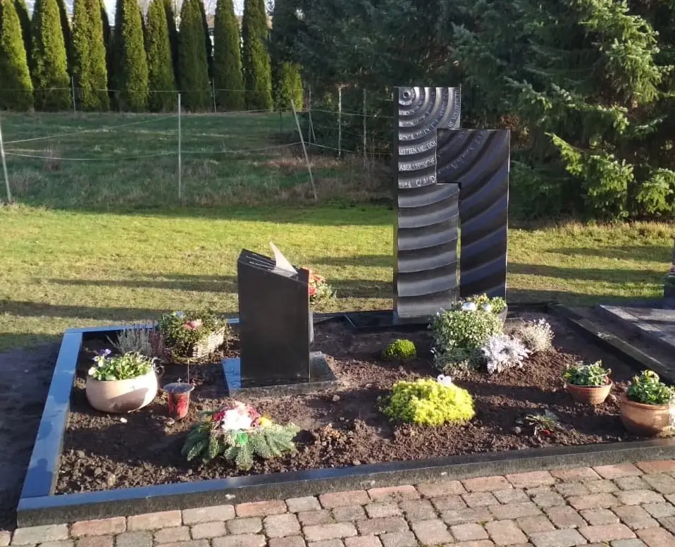 Sonnenuhr für Grabstelle im Emsland