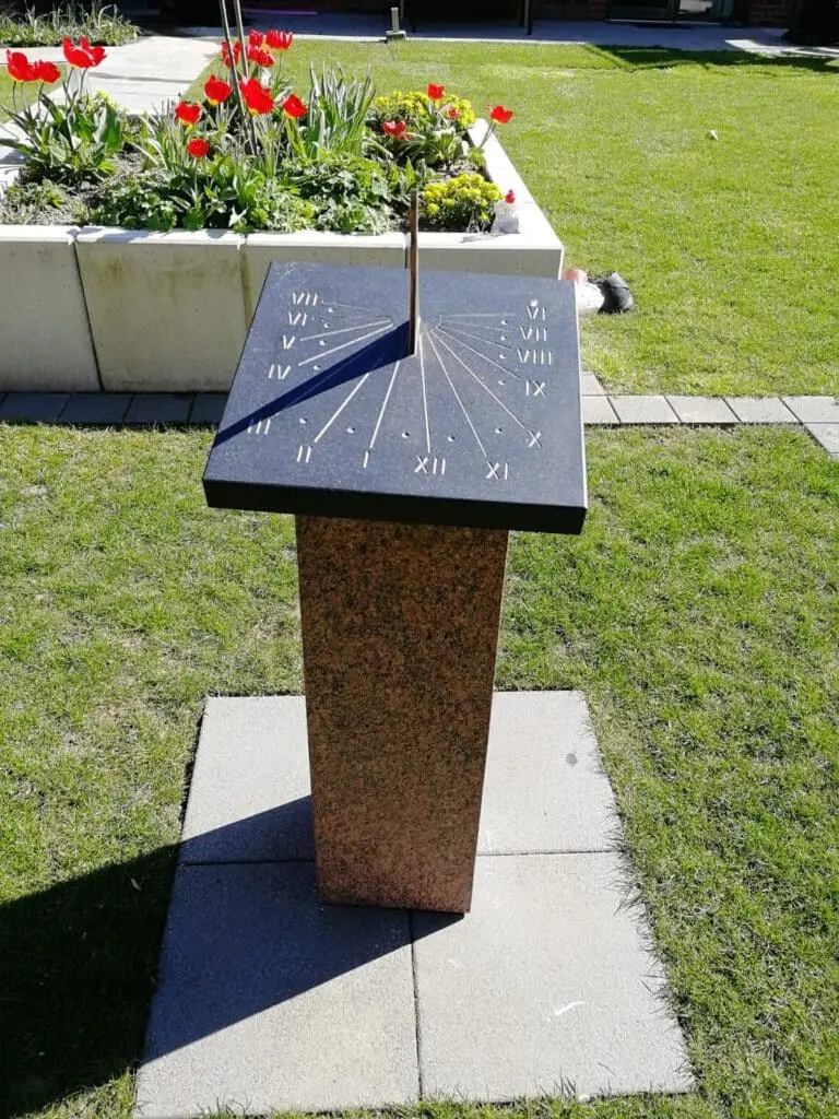 Sonnenuhr aus Granit in Dülmen, Münsterland