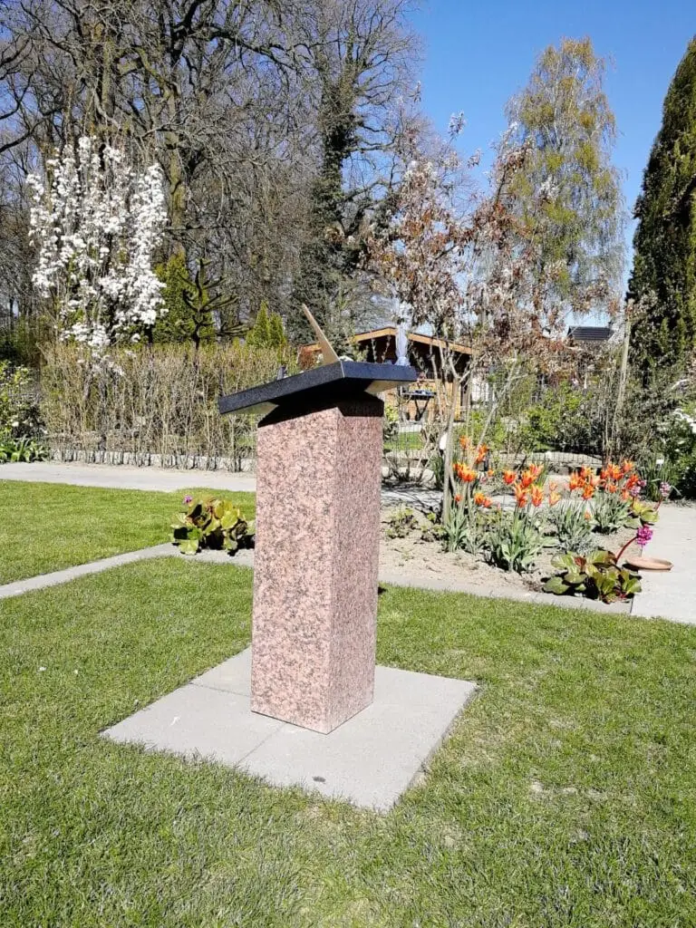 Sonnenuhr aus Granit in Dülmen, Münsterland